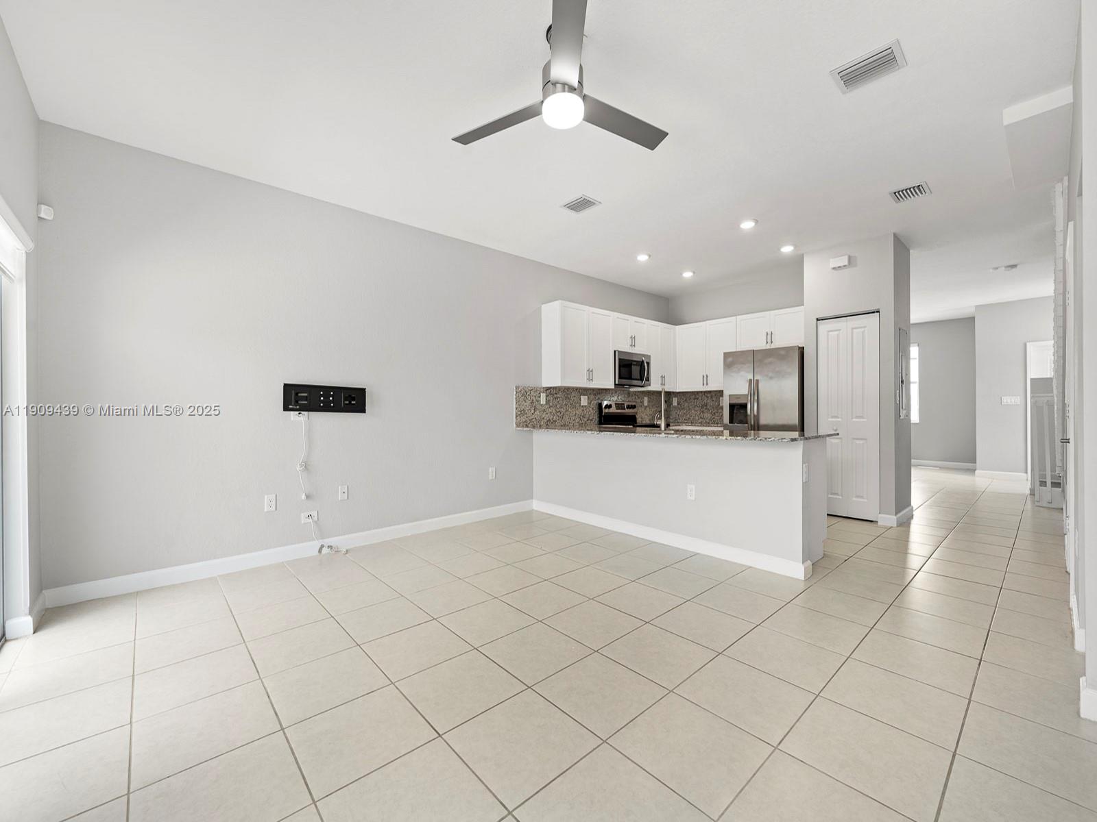 HOMESTEAD PARK OF COMMERC - Residential Lease