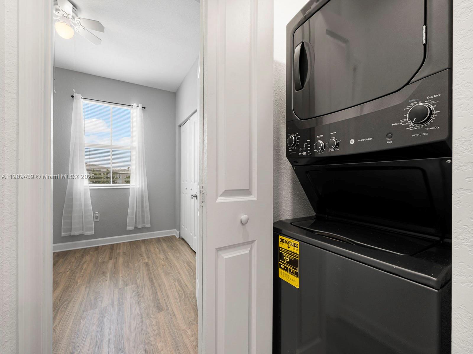 HOMESTEAD PARK OF COMMERC - Residential Lease