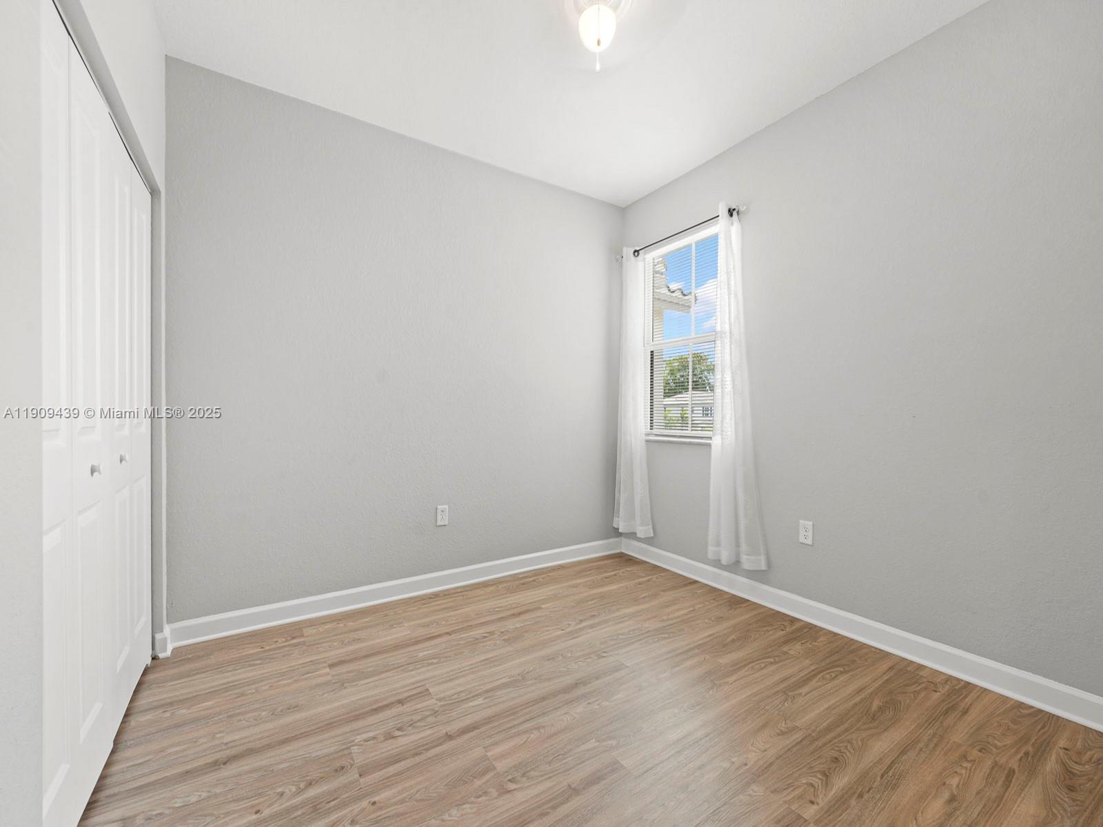 HOMESTEAD PARK OF COMMERC - Residential Lease