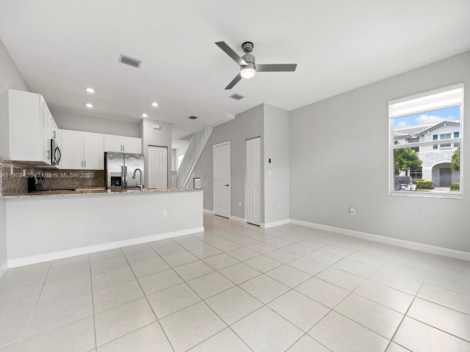 HOMESTEAD PARK OF COMMERC - Residential Lease