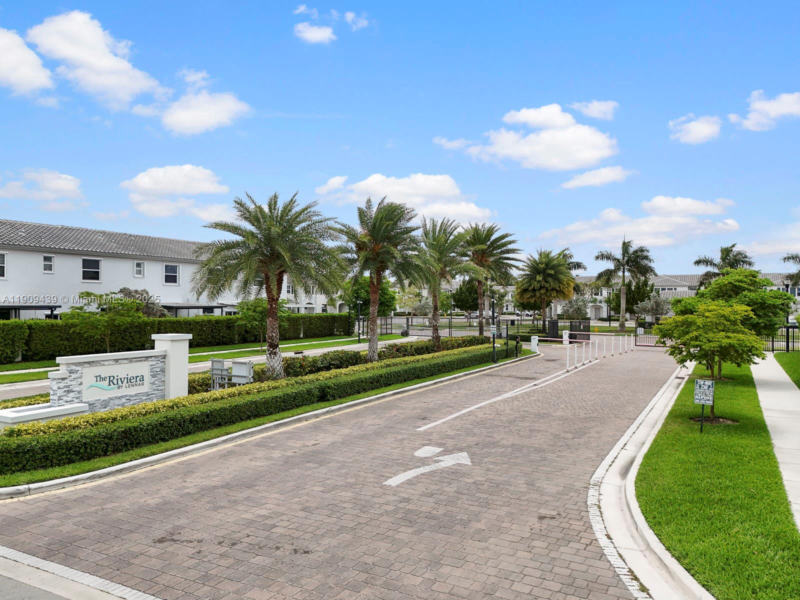 HOMESTEAD PARK OF COMMERC - Residential Lease