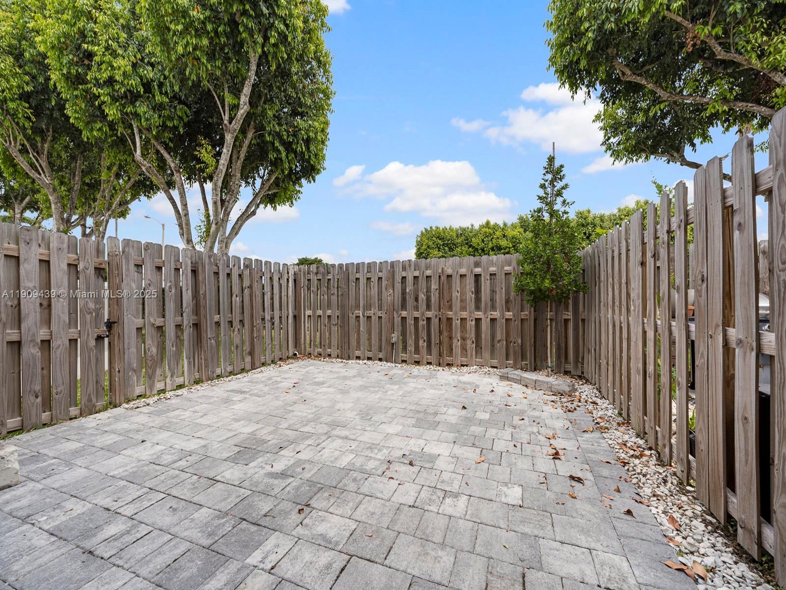 HOMESTEAD PARK OF COMMERC - Residential Lease