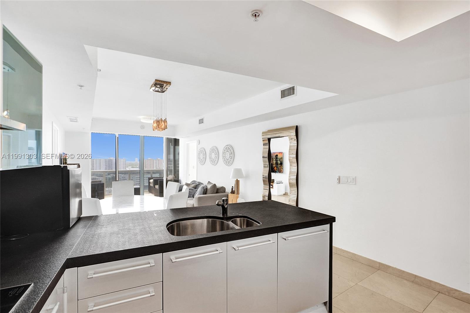 18201 Collins Ave 2007