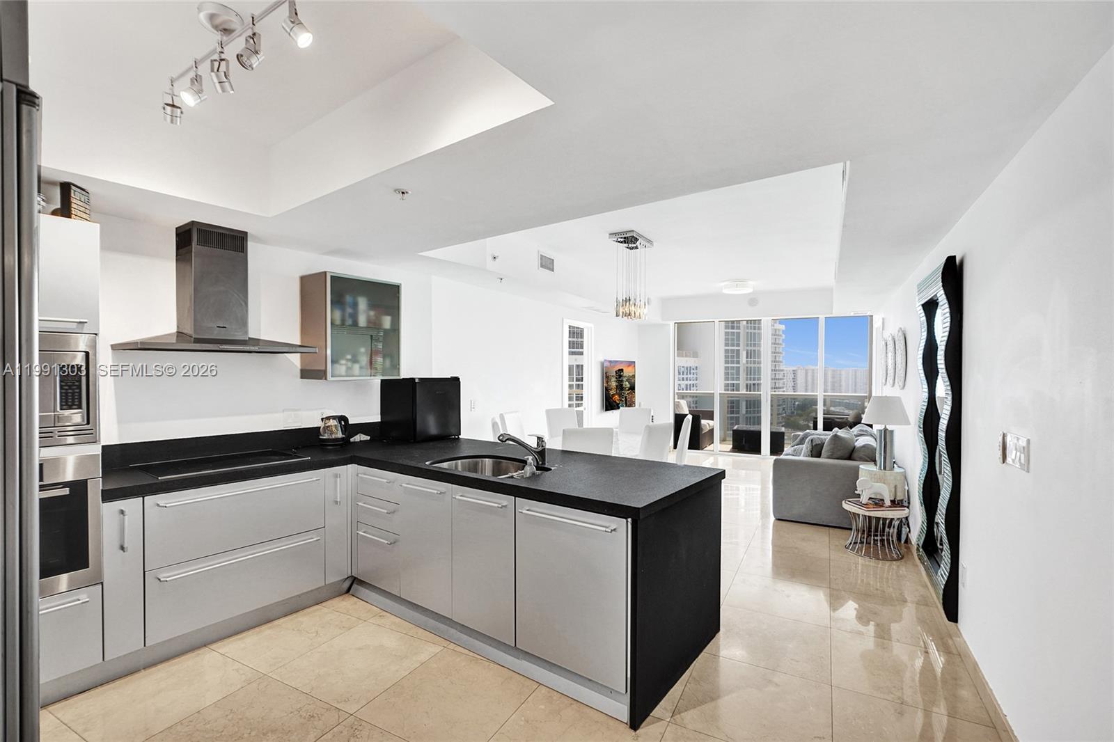 18201 Collins Ave 2007