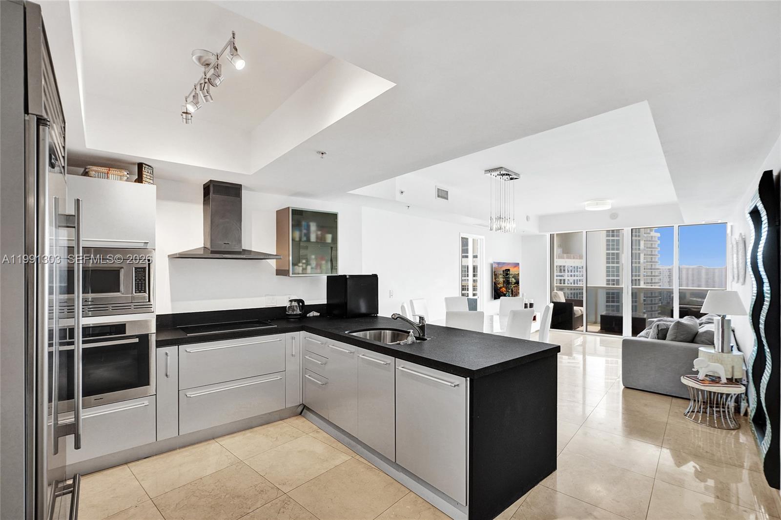 18201 Collins Ave 2007