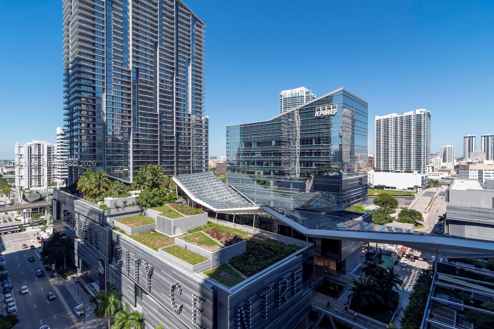 SLS LUX BRICKELL - Residential