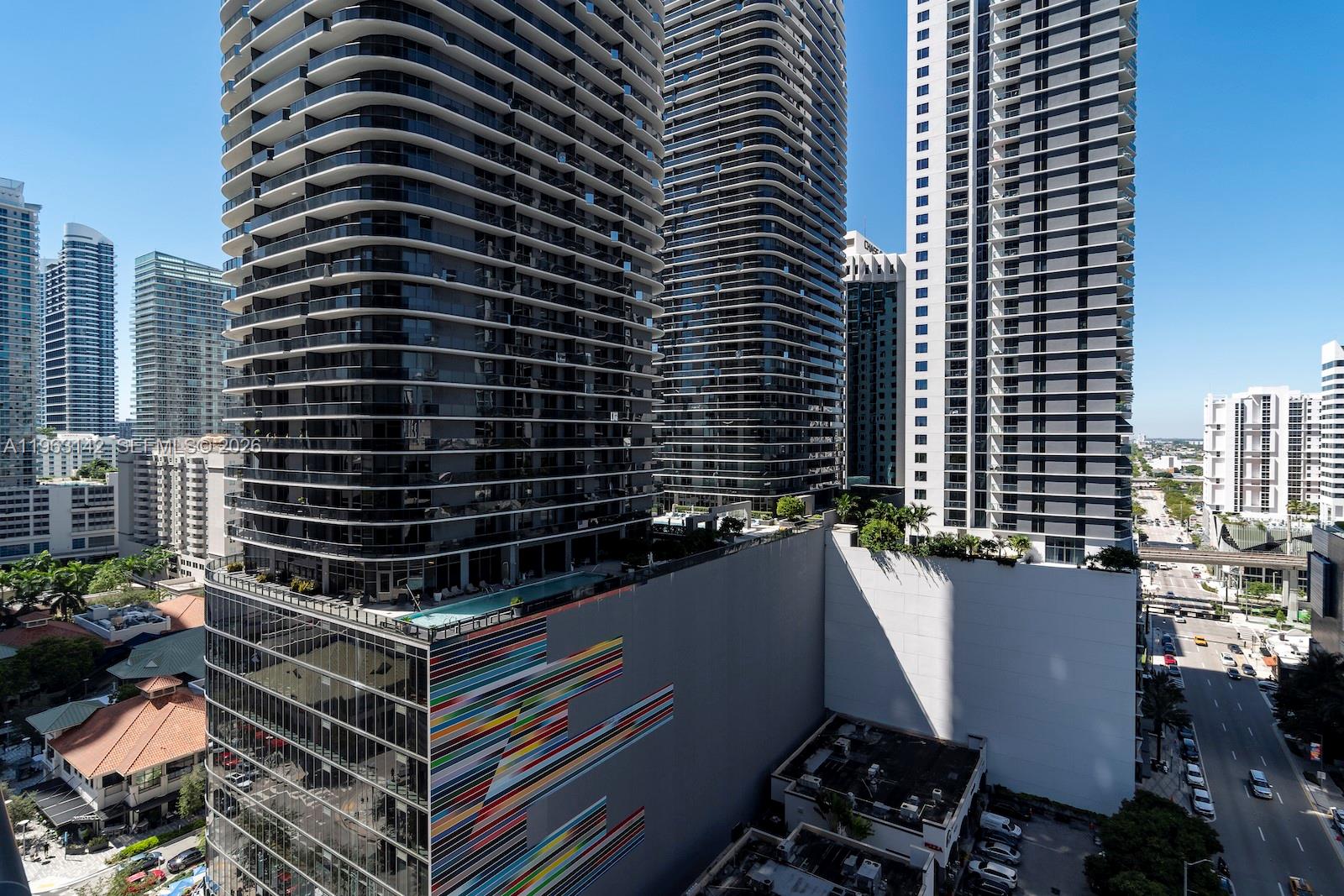 SLS LUX BRICKELL - Residential