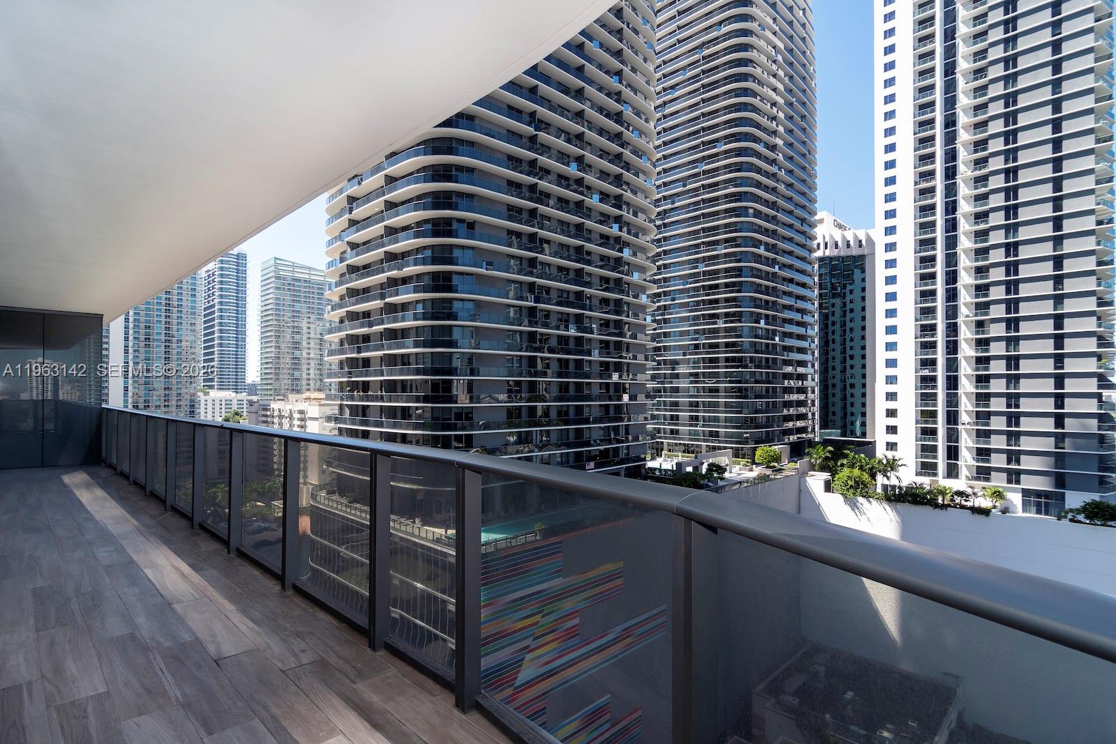 SLS LUX BRICKELL - Residential