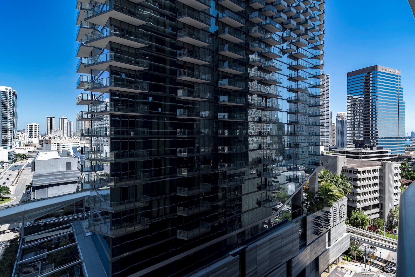 SLS LUX BRICKELL - Residential