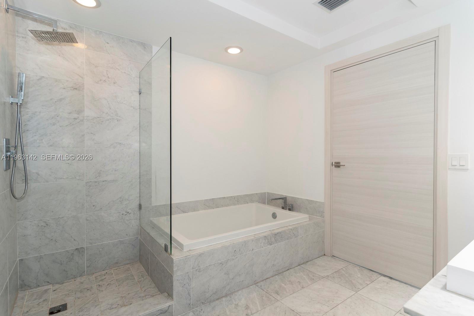 SLS LUX BRICKELL - Residential