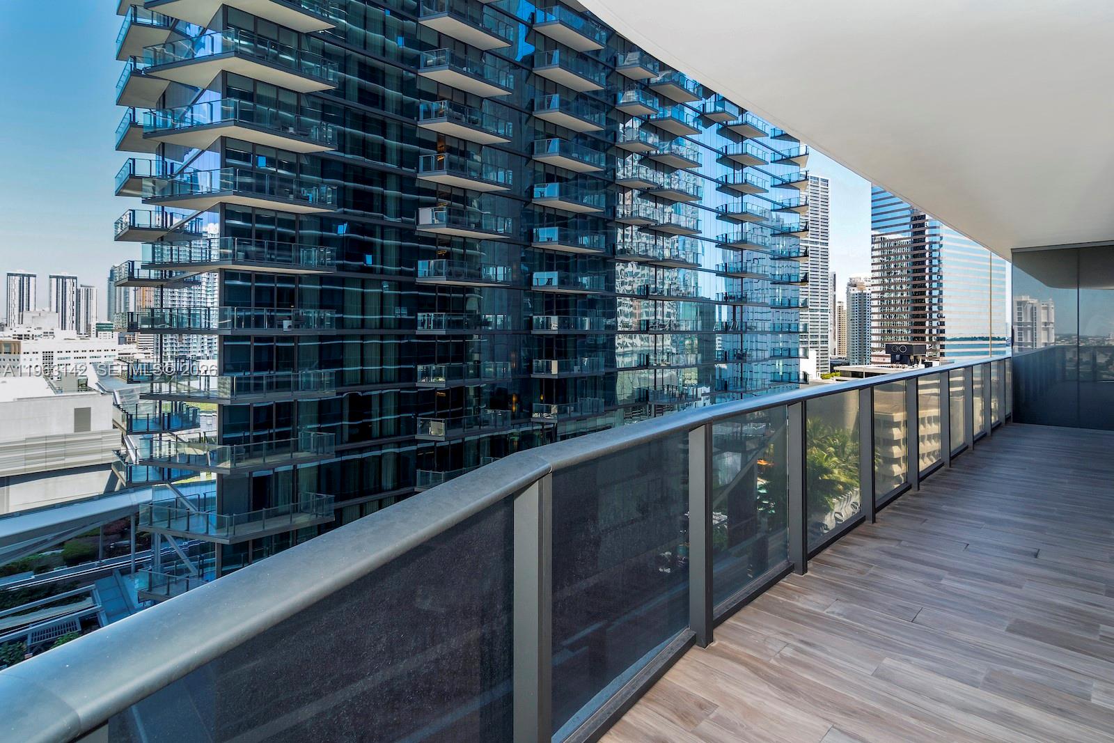 SLS LUX BRICKELL - Residential