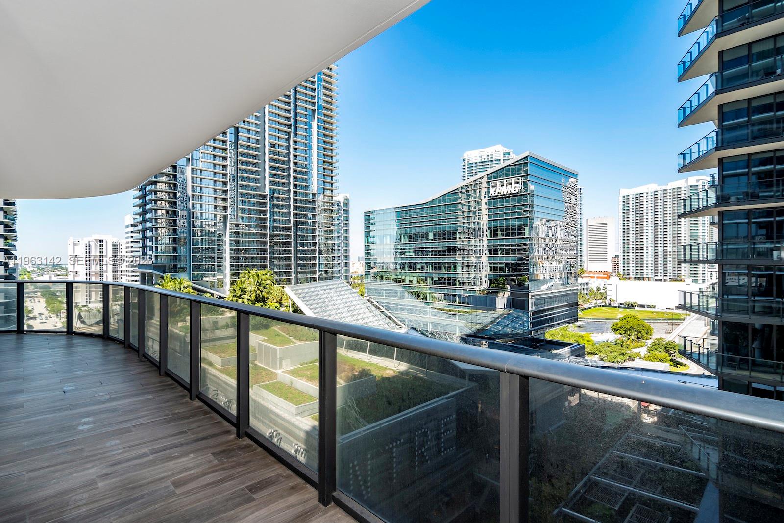 SLS LUX BRICKELL - Residential