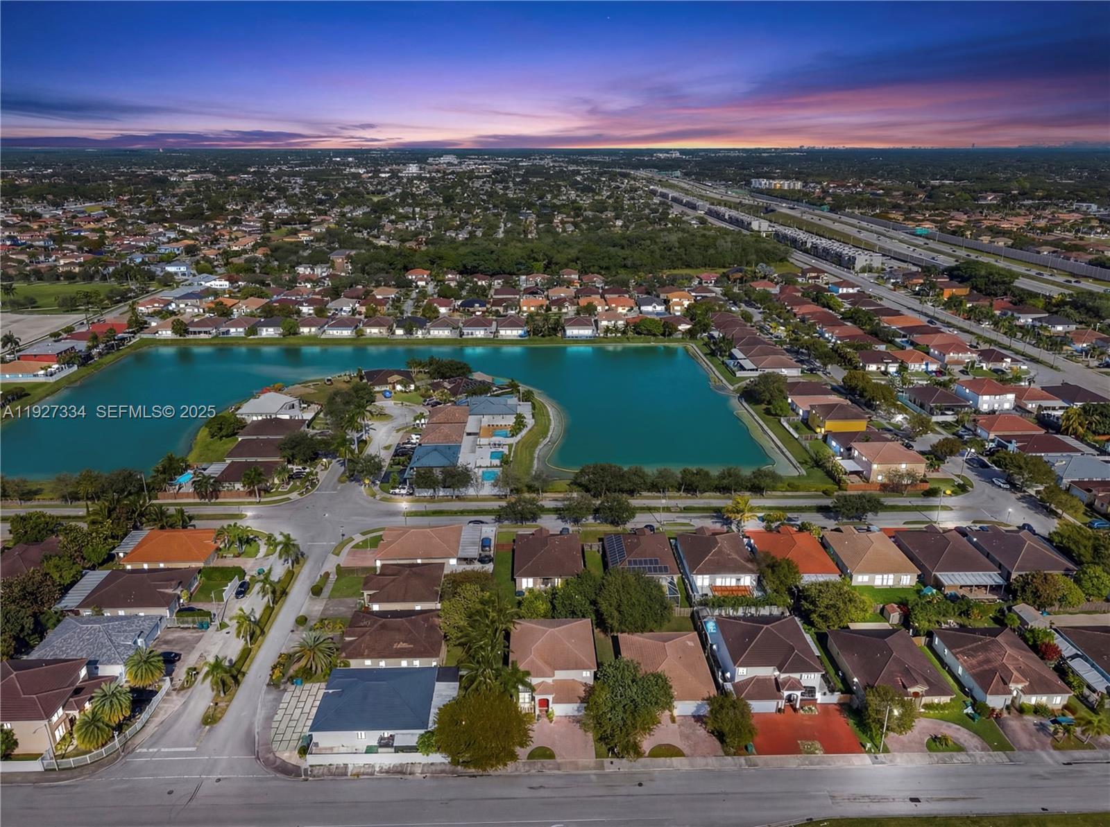SILVER PALM LAKE - Residential