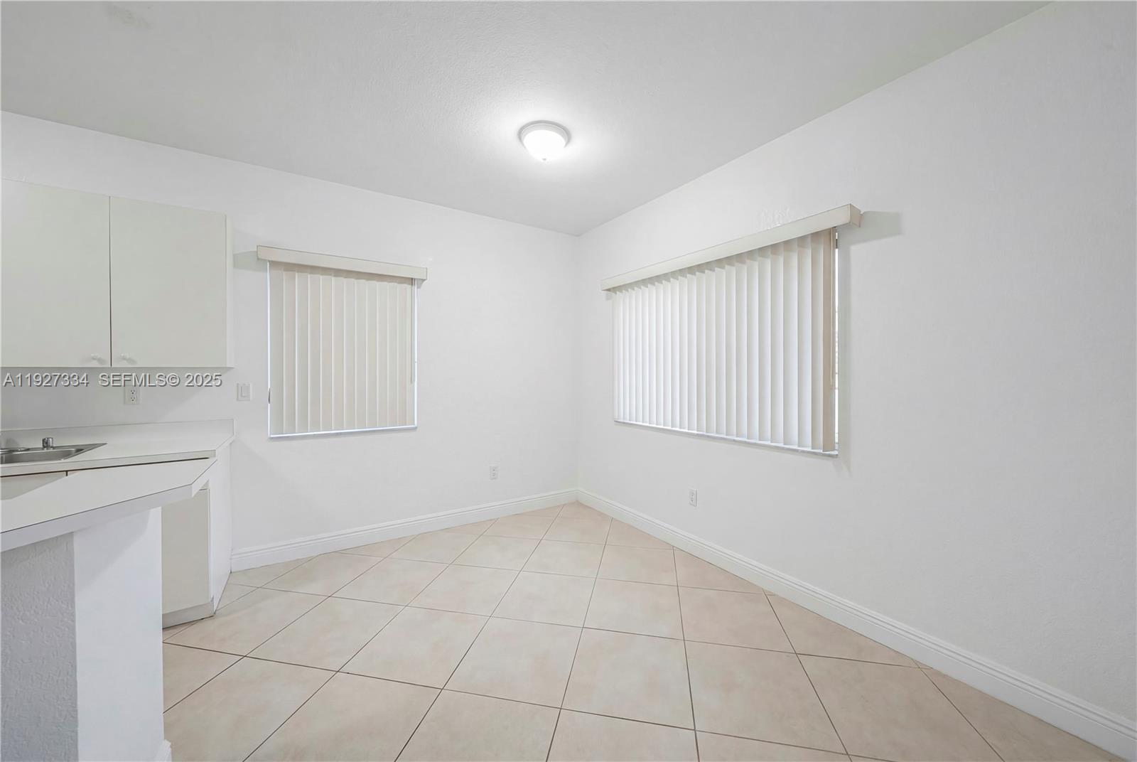 SILVER PALM LAKE - Residential