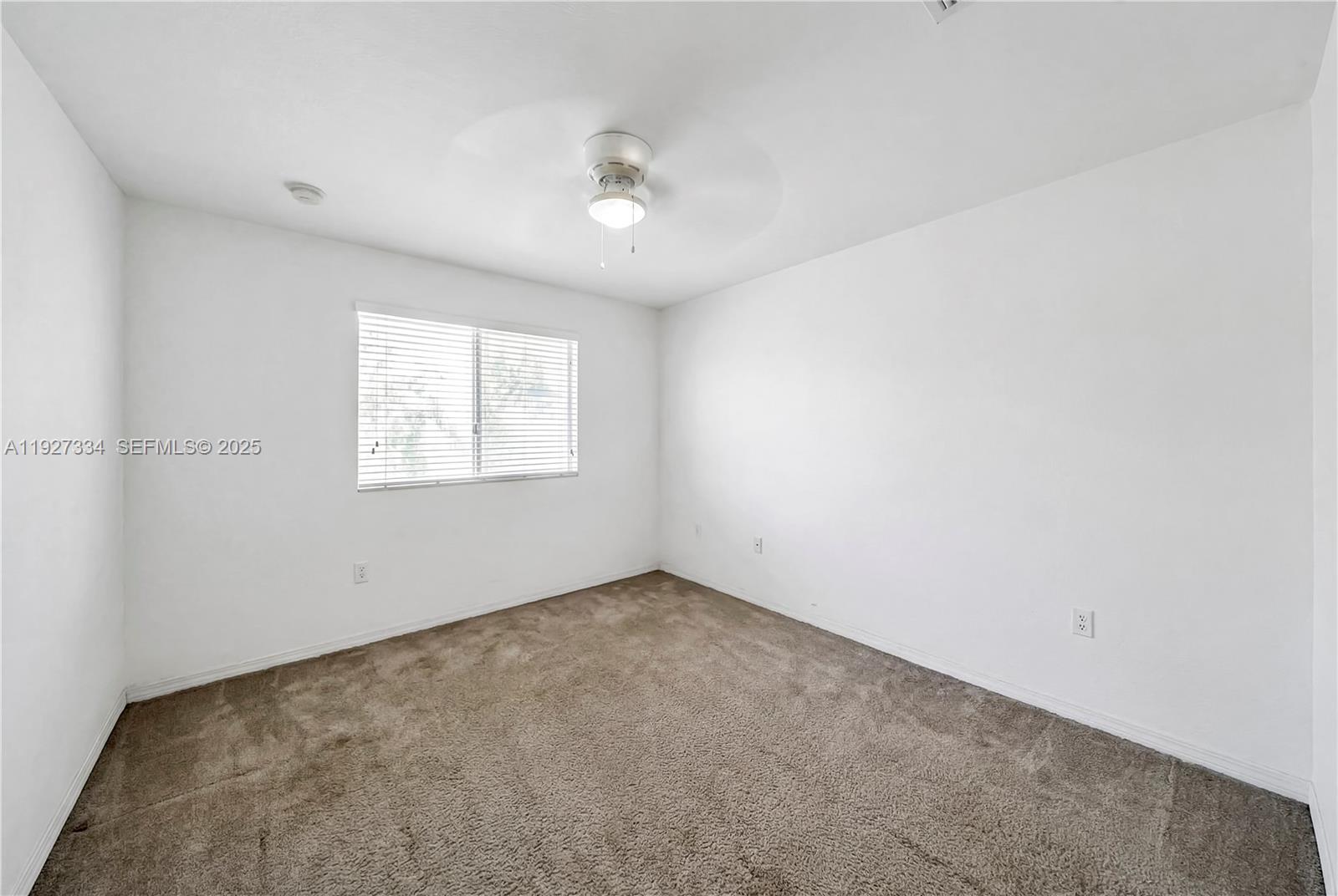 SILVER PALM LAKE - Residential