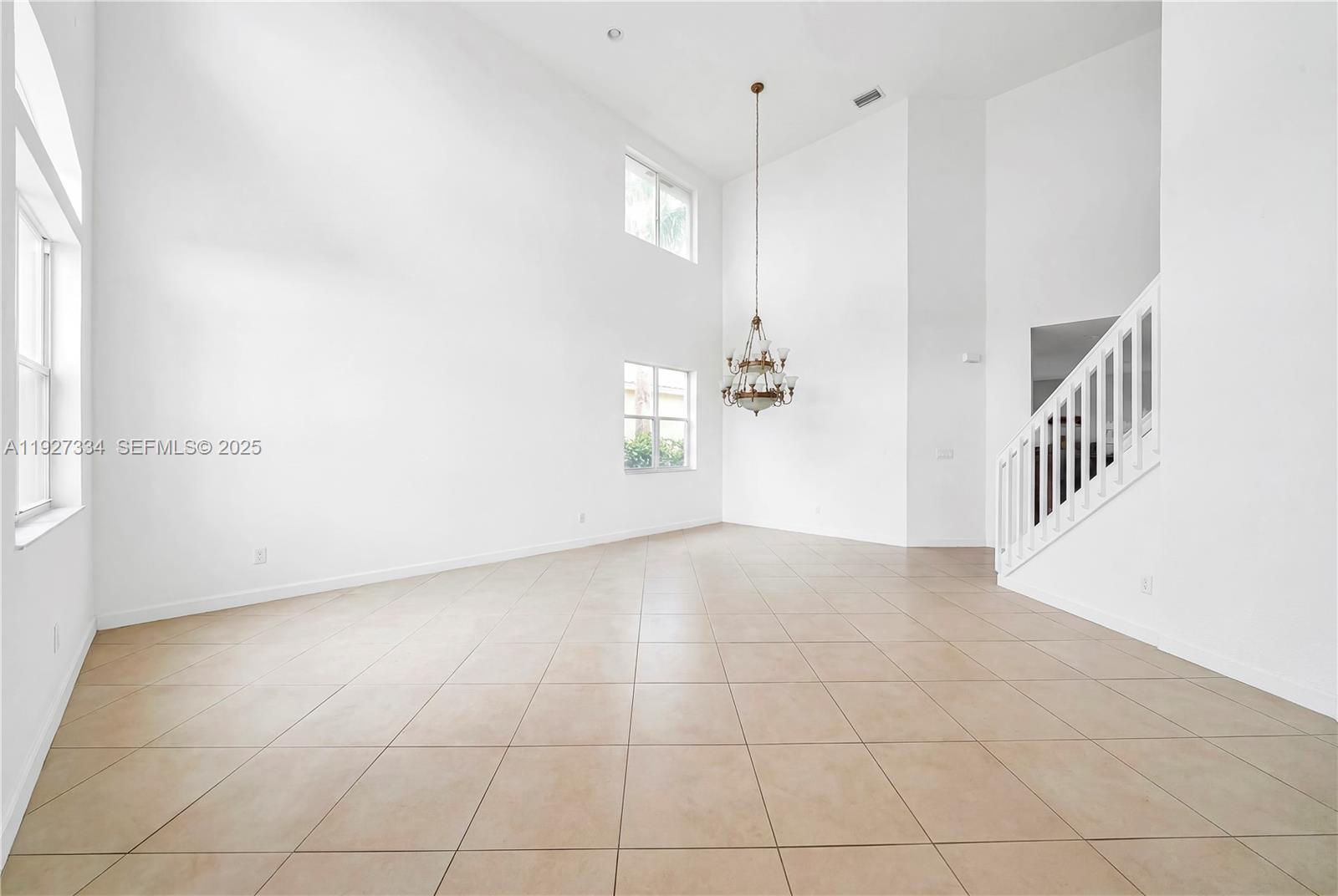 SILVER PALM LAKE - Residential