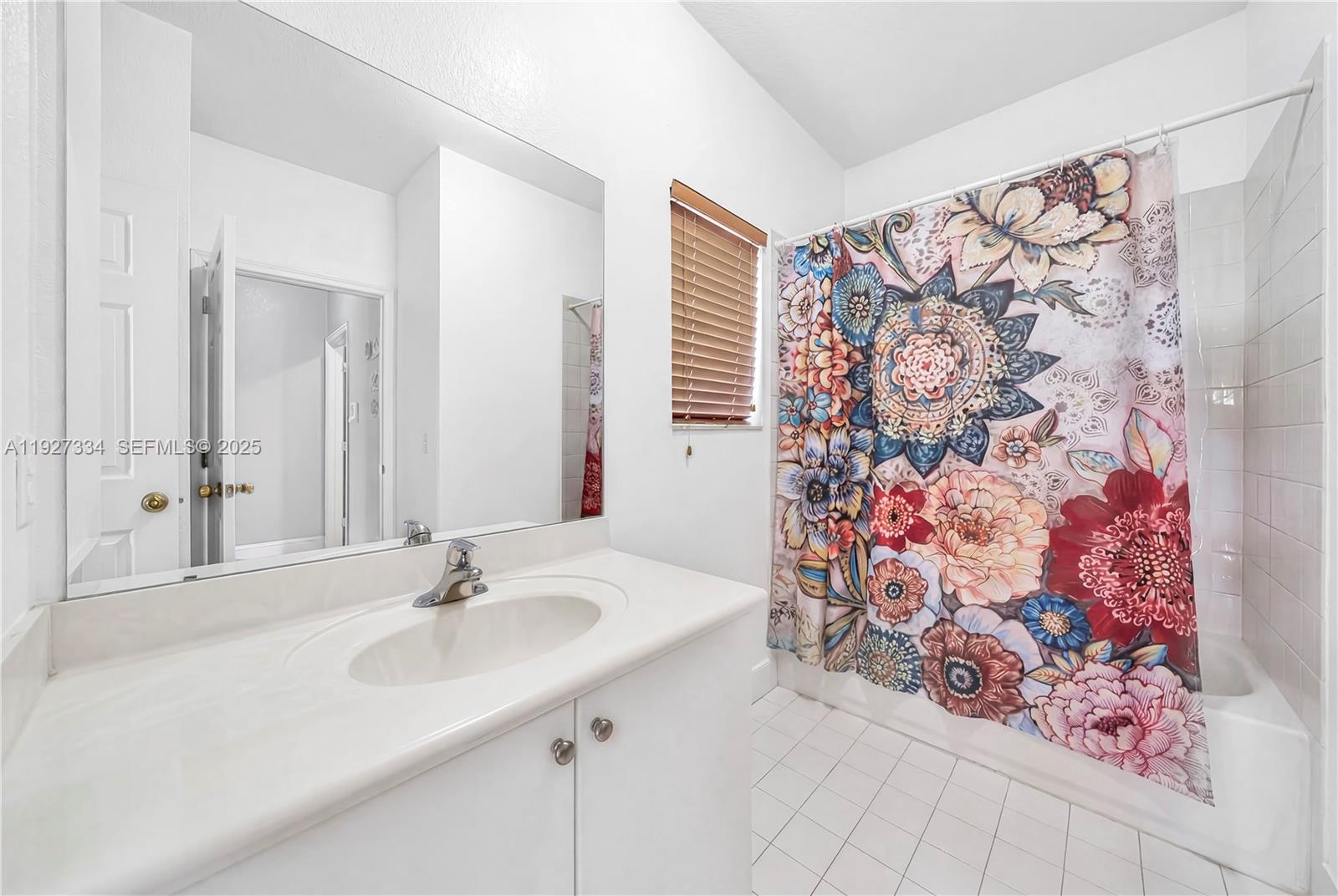 SILVER PALM LAKE - Residential