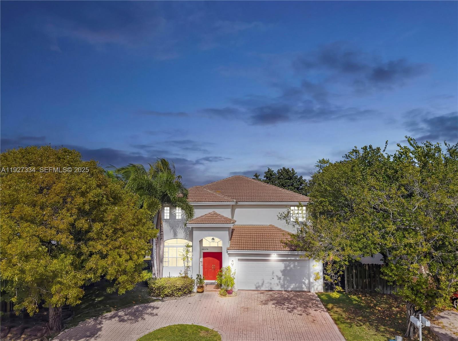 SILVER PALM LAKE - Residential