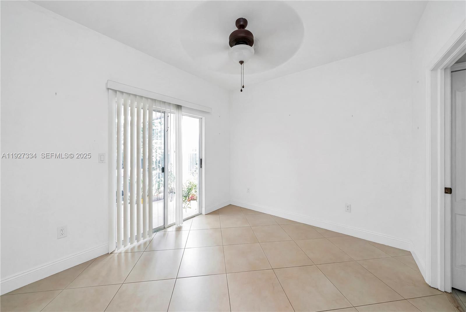 SILVER PALM LAKE - Residential