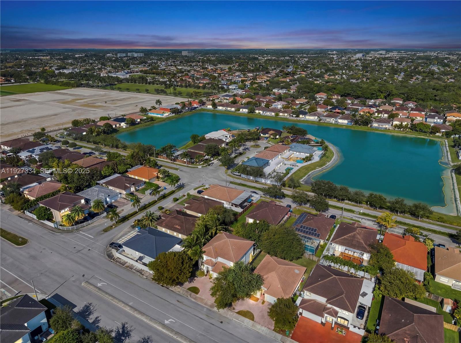 SILVER PALM LAKE - Residential