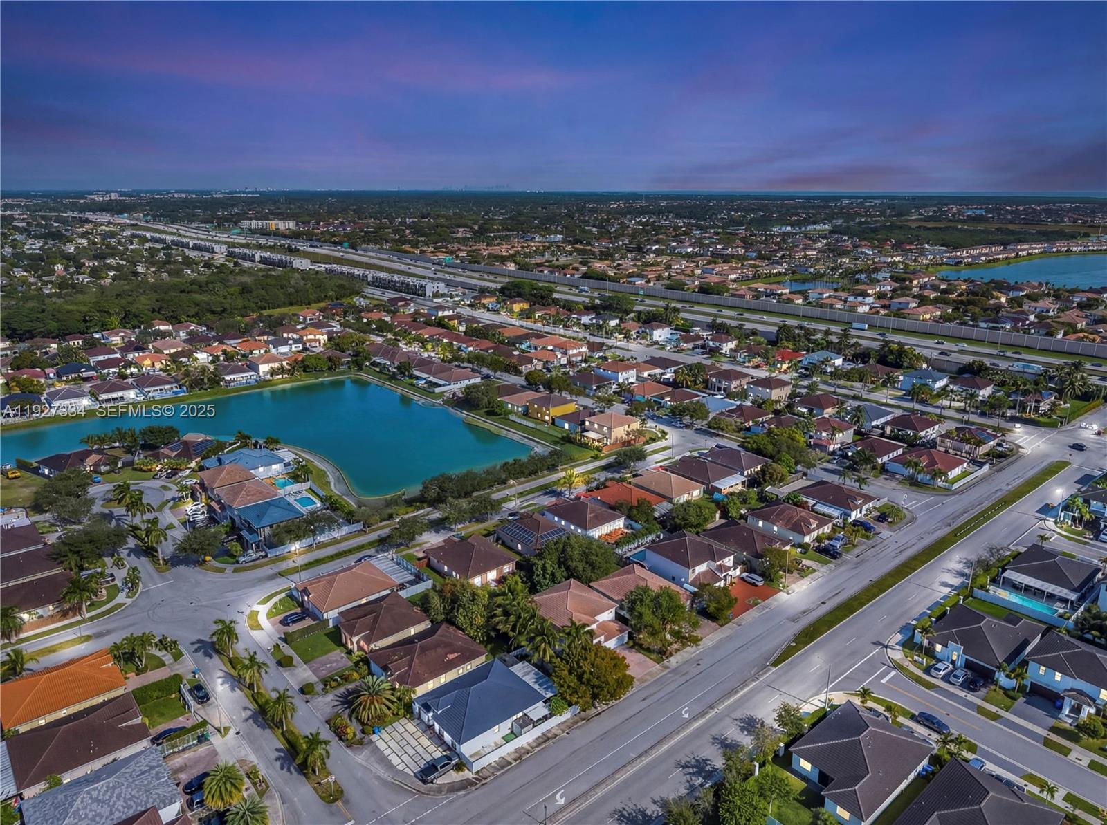 SILVER PALM LAKE - Residential