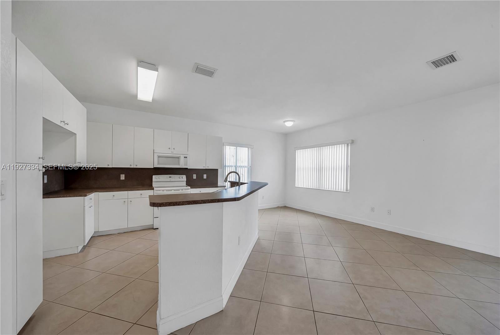 SILVER PALM LAKE - Residential