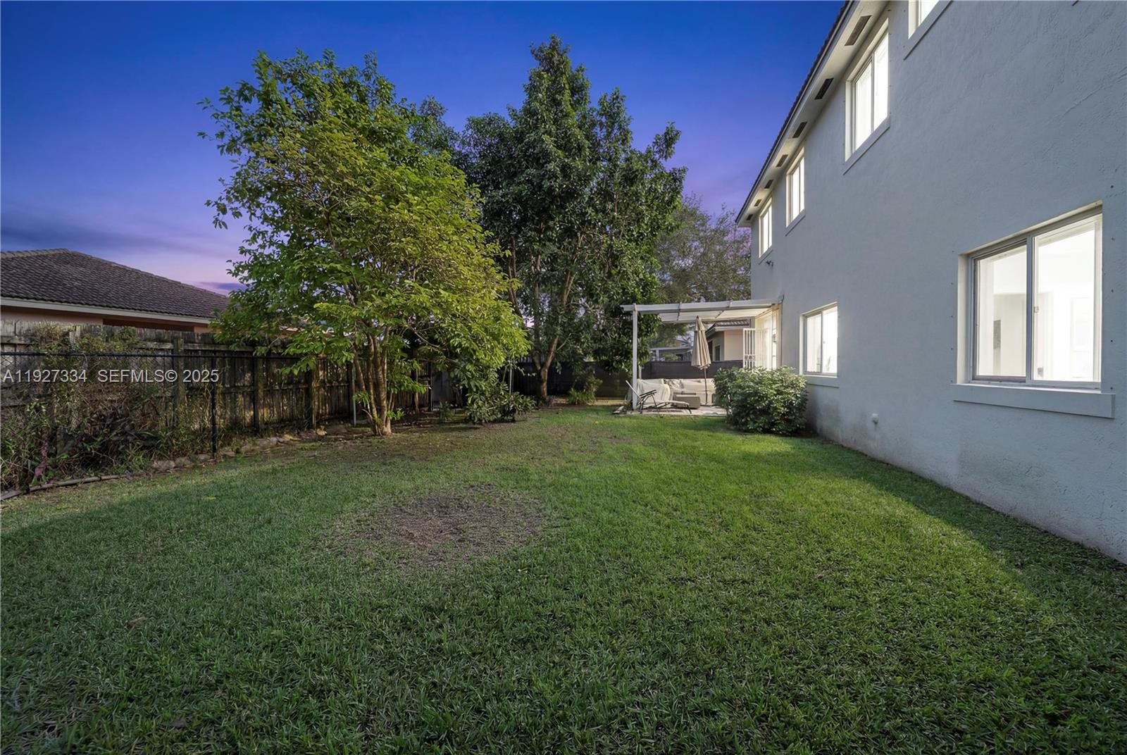 SILVER PALM LAKE - Residential