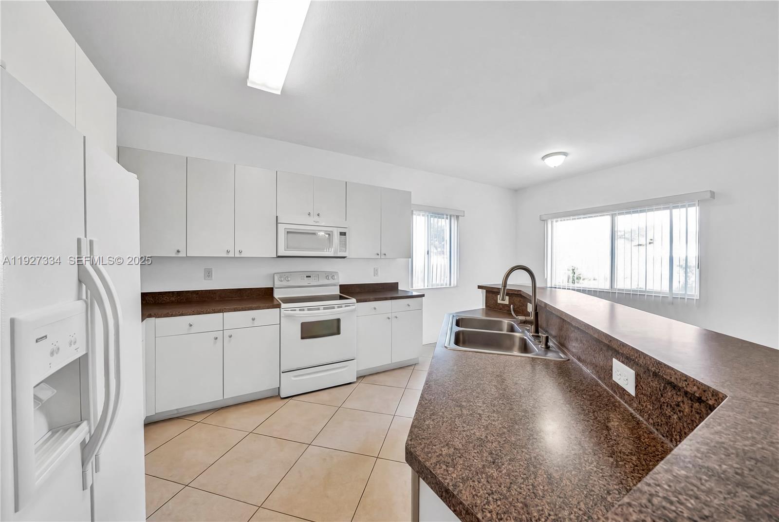 SILVER PALM LAKE - Residential