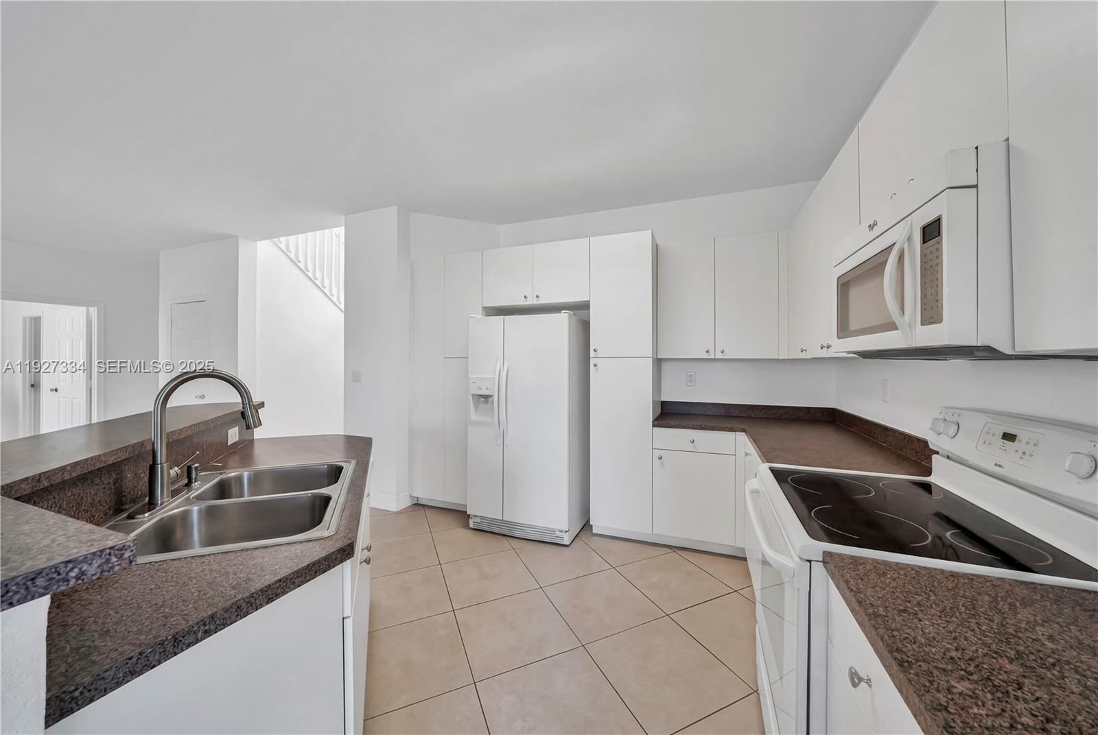 SILVER PALM LAKE - Residential