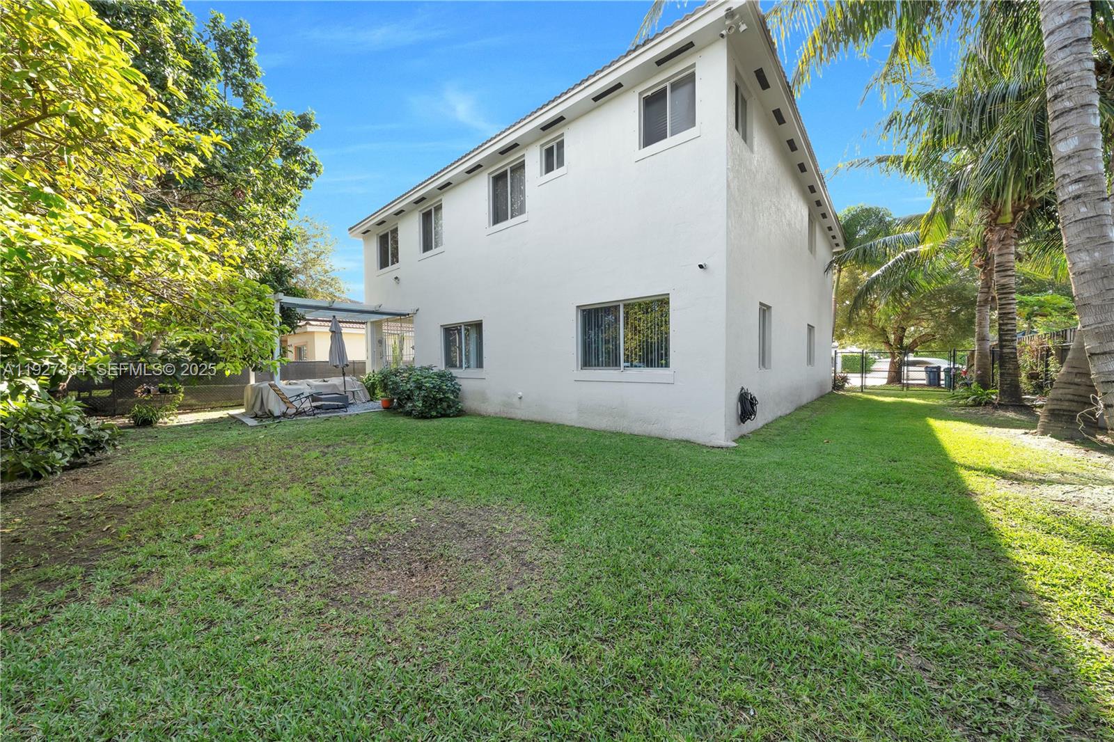 SILVER PALM LAKE - Residential