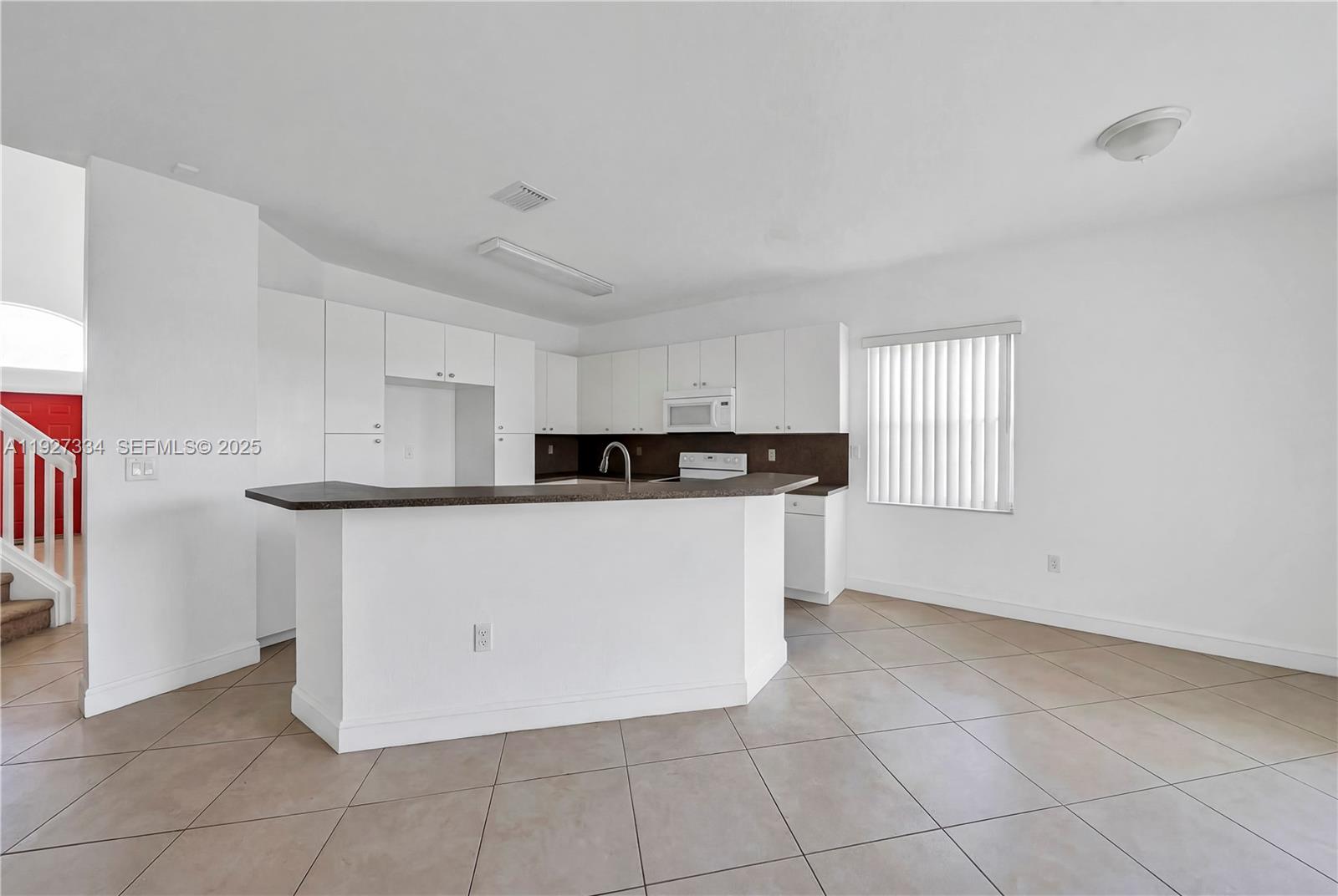 SILVER PALM LAKE - Residential