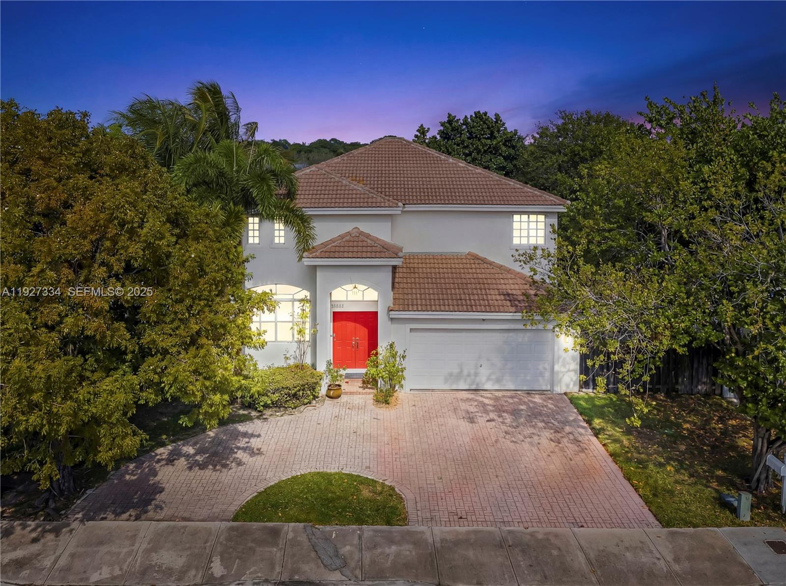 SILVER PALM LAKE - Residential