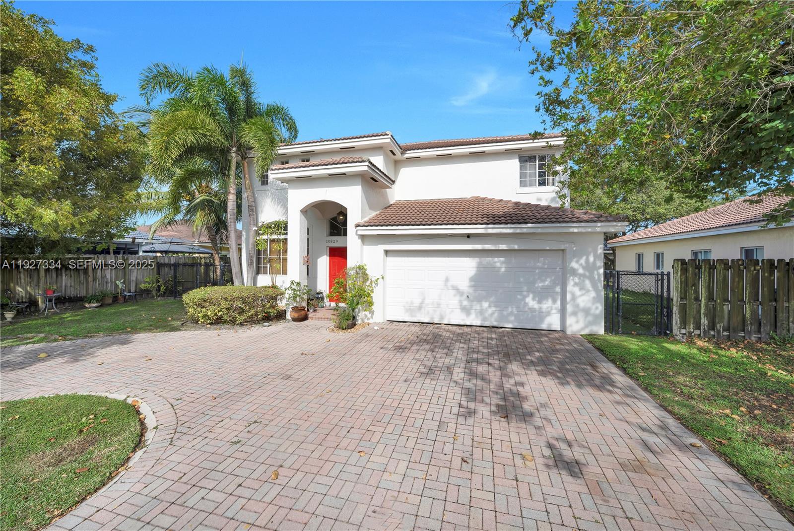 SILVER PALM LAKE - Residential