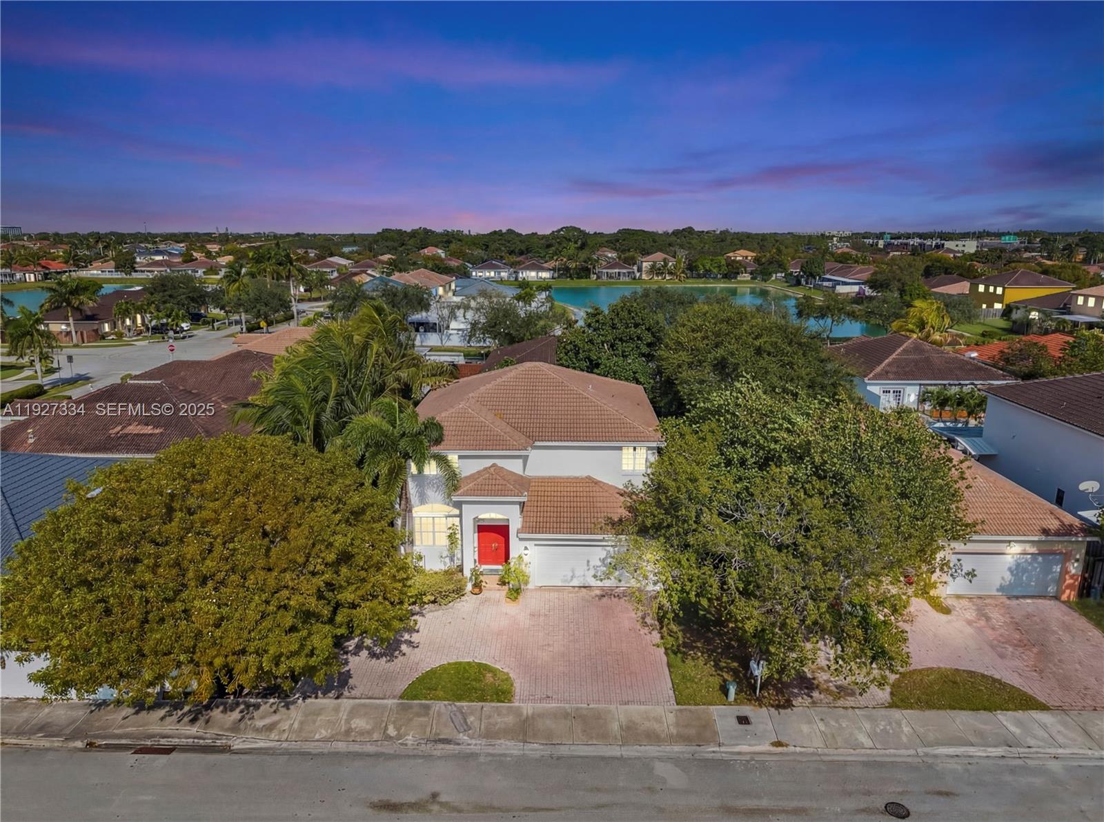 SILVER PALM LAKE - Residential