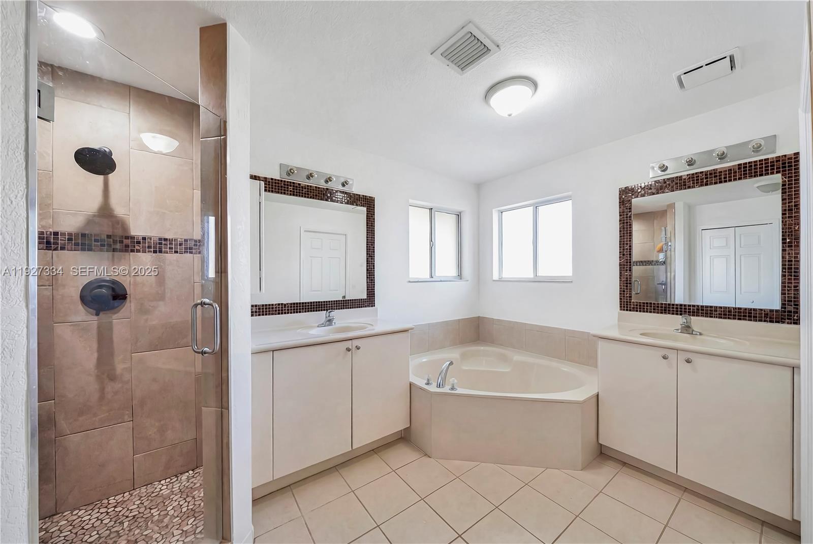 SILVER PALM LAKE - Residential