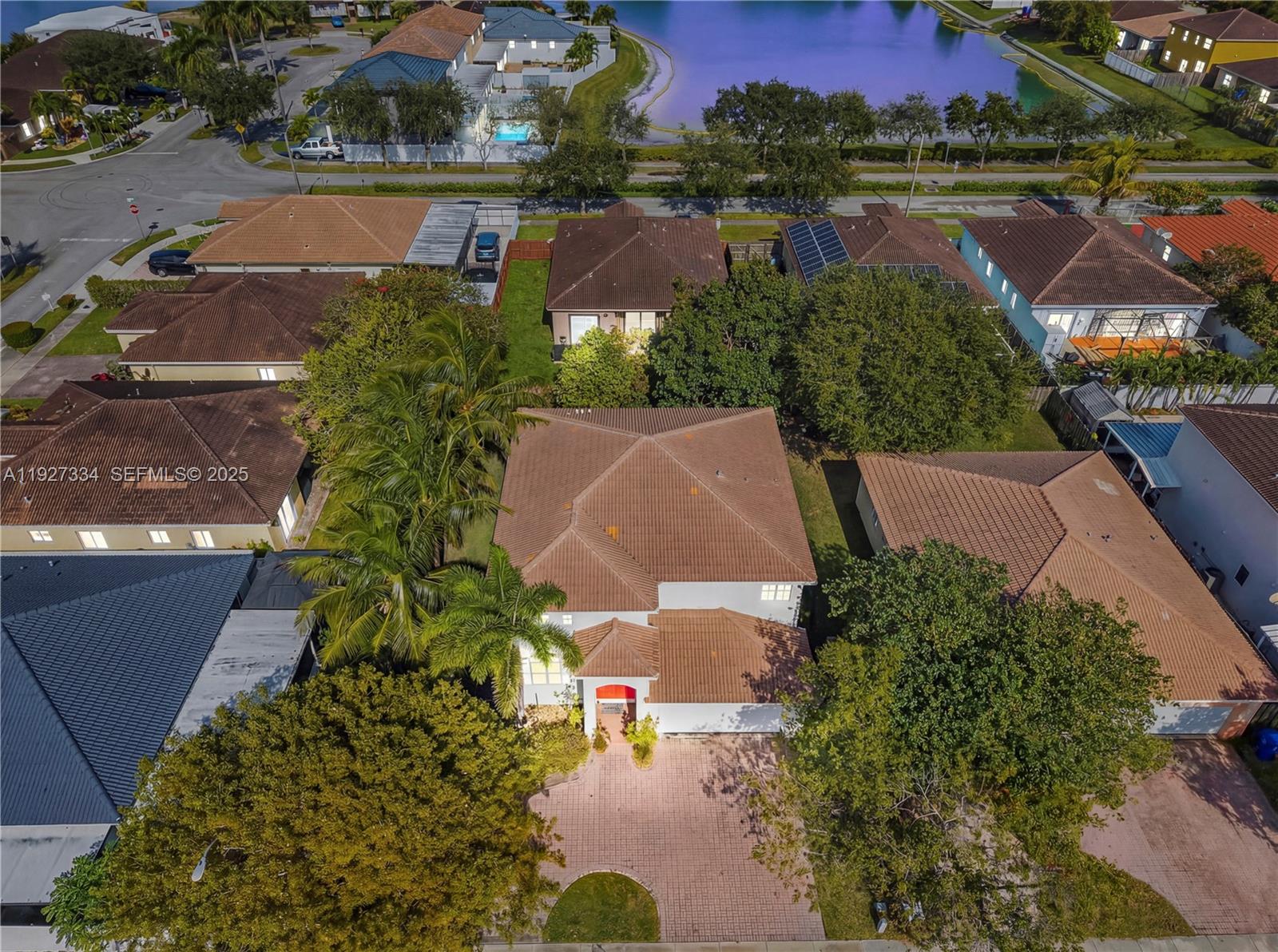 SILVER PALM LAKE - Residential