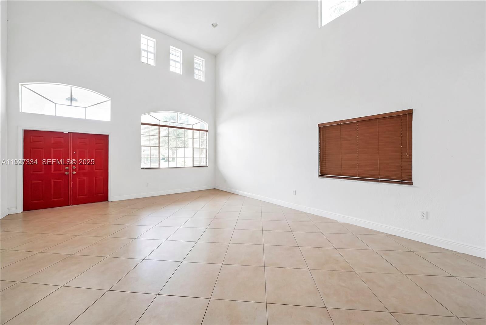 SILVER PALM LAKE - Residential