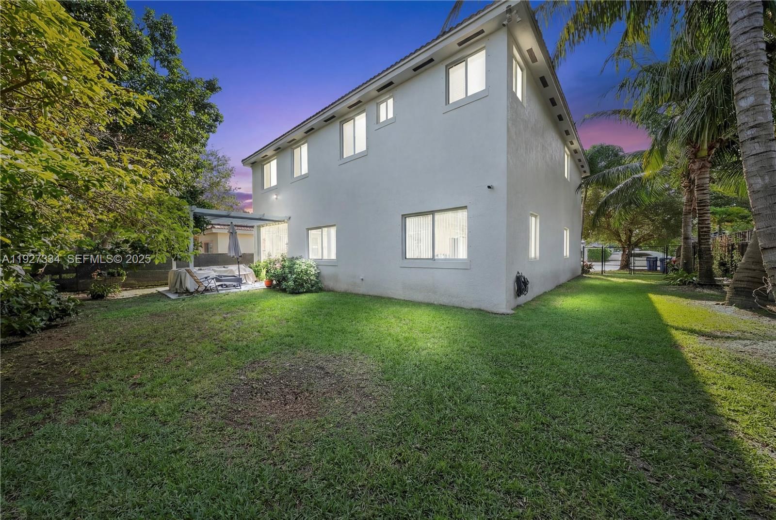 SILVER PALM LAKE - Residential