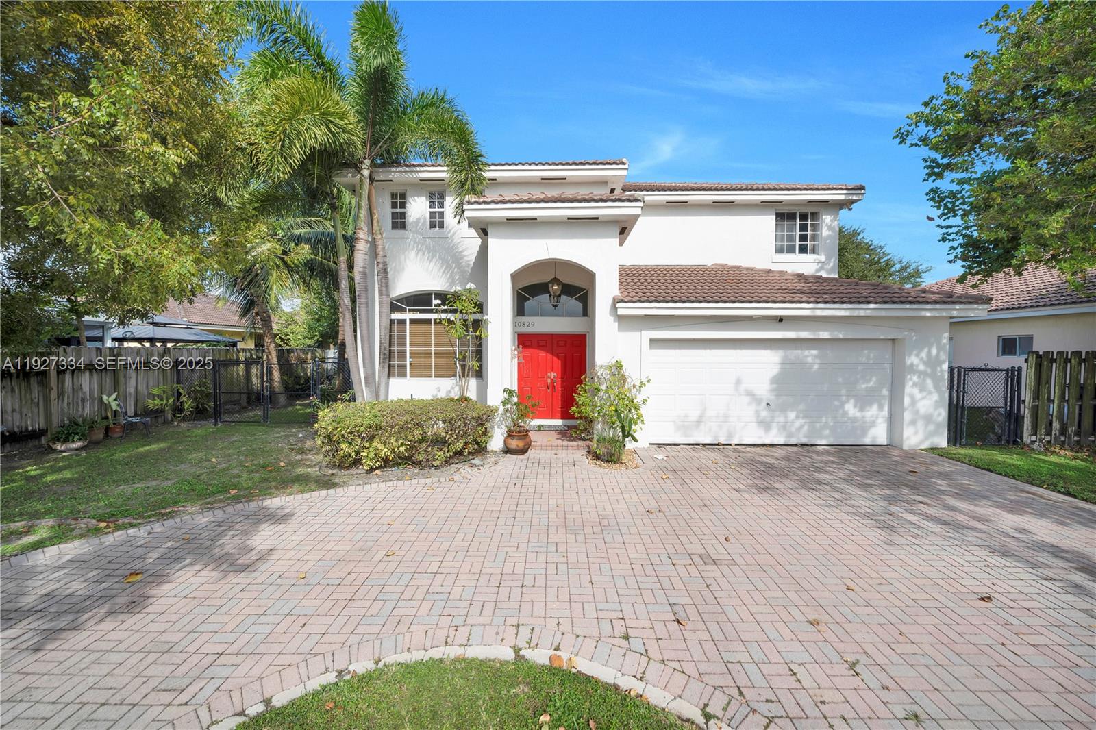 SILVER PALM LAKE - Residential