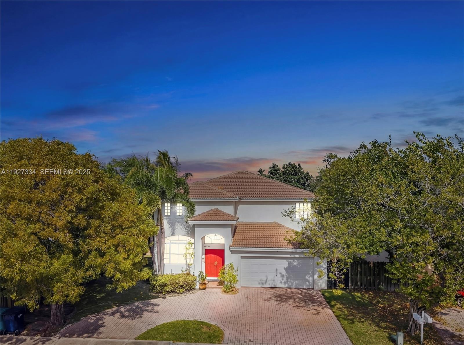 SILVER PALM LAKE - Residential