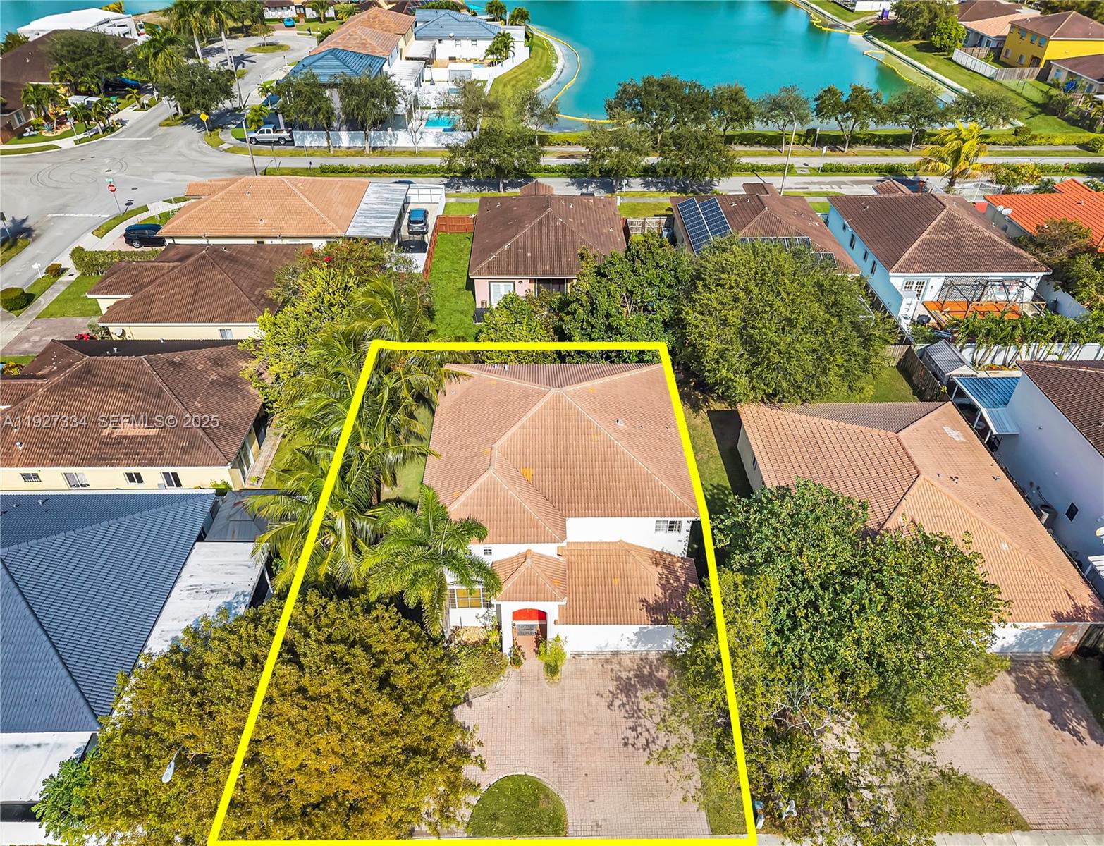 SILVER PALM LAKE - Residential