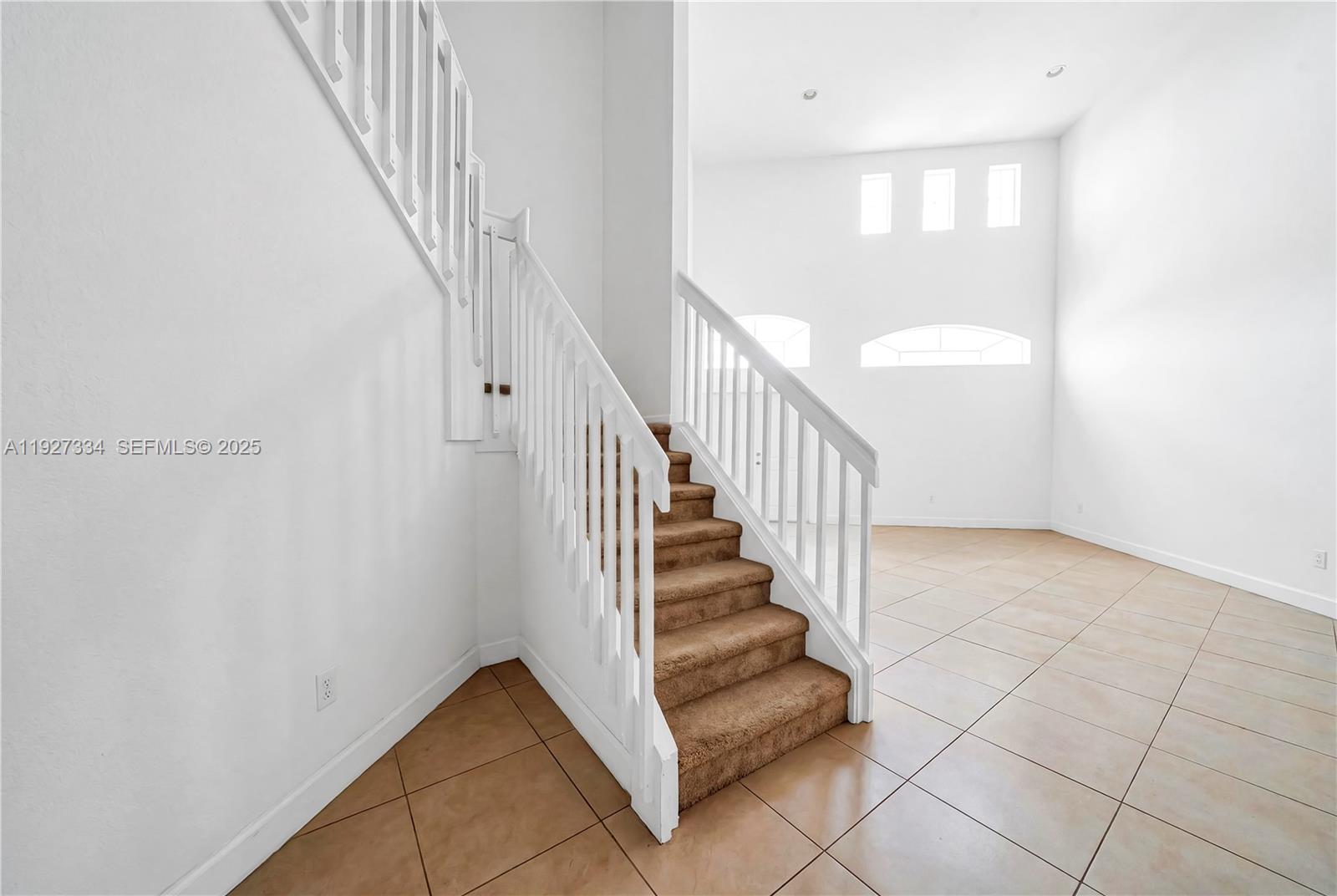 SILVER PALM LAKE - Residential