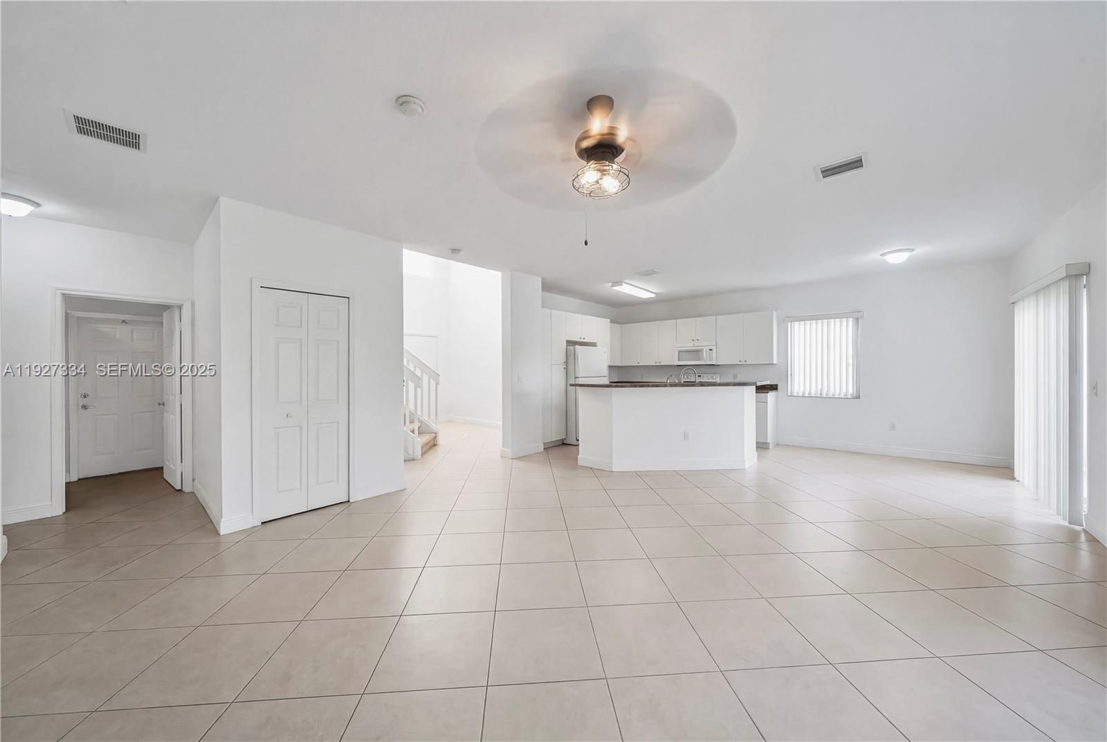 SILVER PALM LAKE - Residential