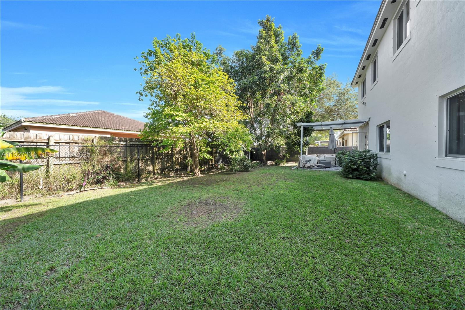 SILVER PALM LAKE - Residential