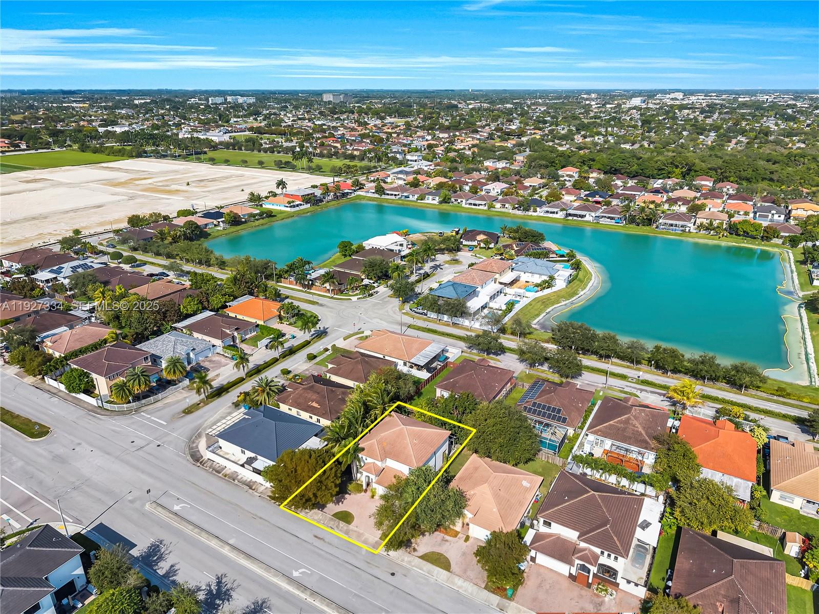 SILVER PALM LAKE - Residential