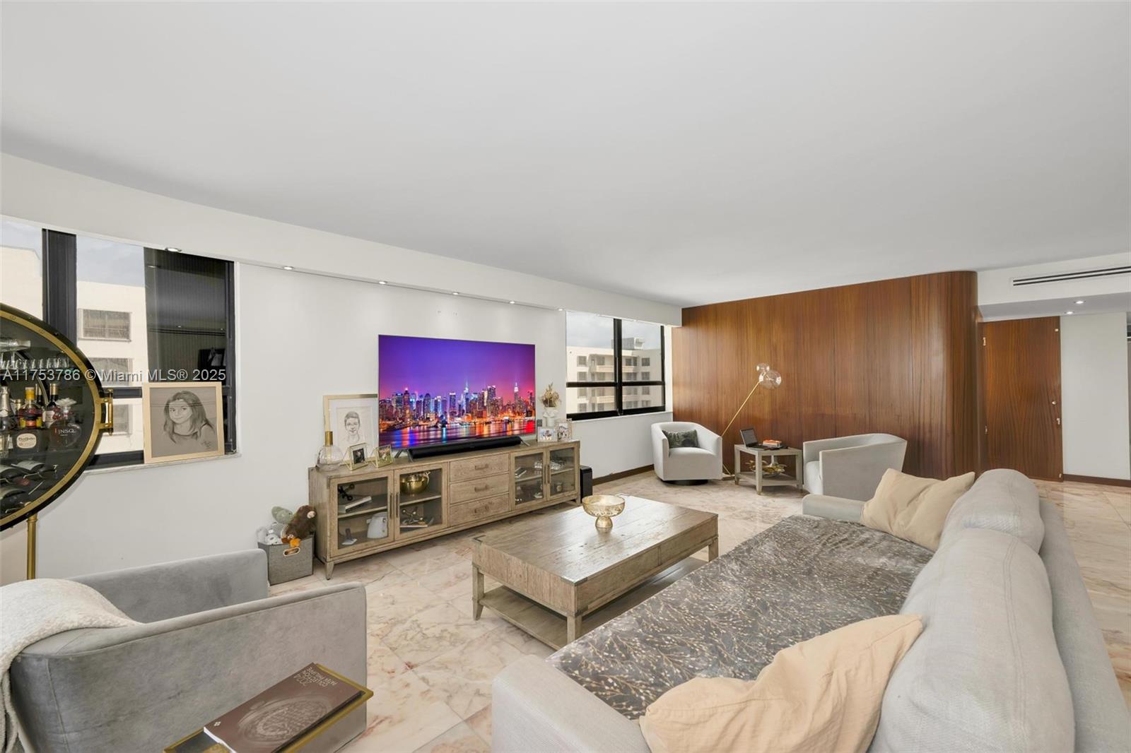 10175 Collins Ave 1207