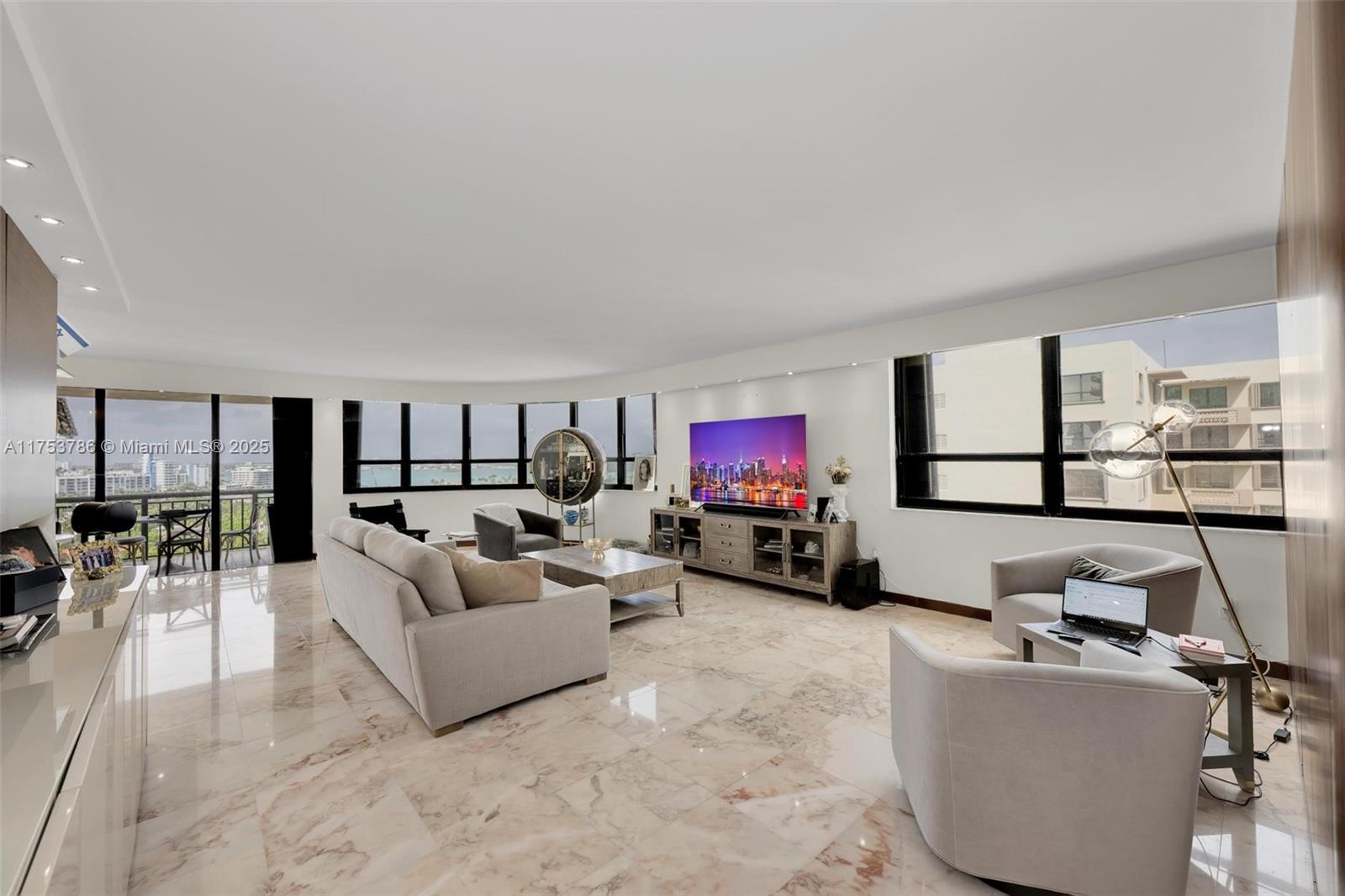 10175 Collins Ave 1207