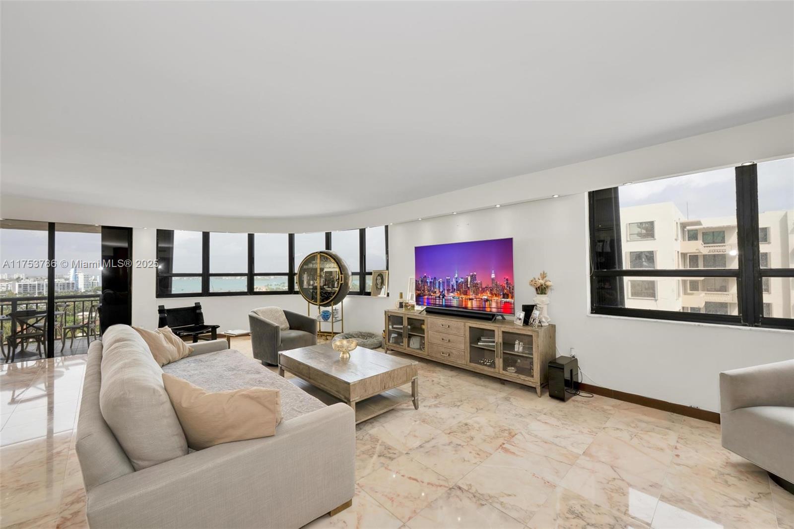 10175 Collins Ave 1207