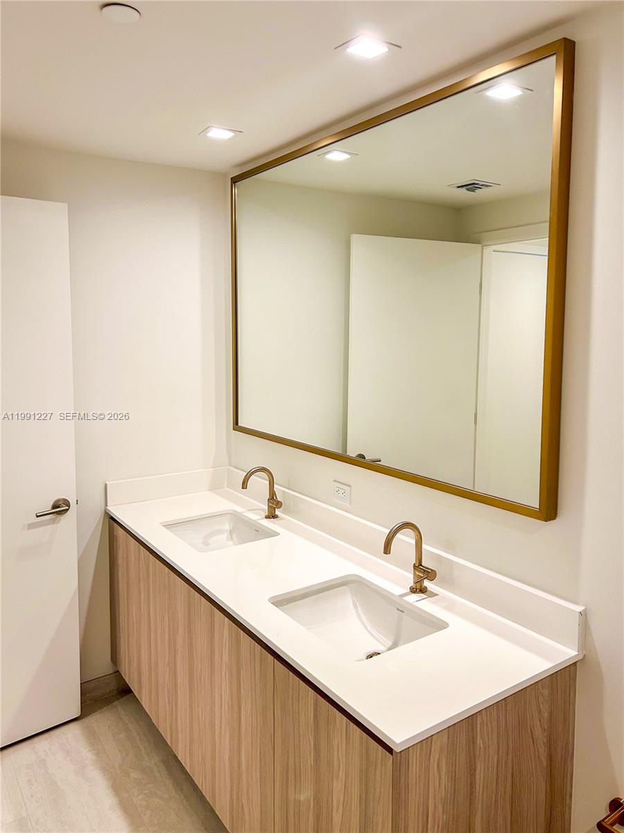 BRICKELL POINT - Residential
