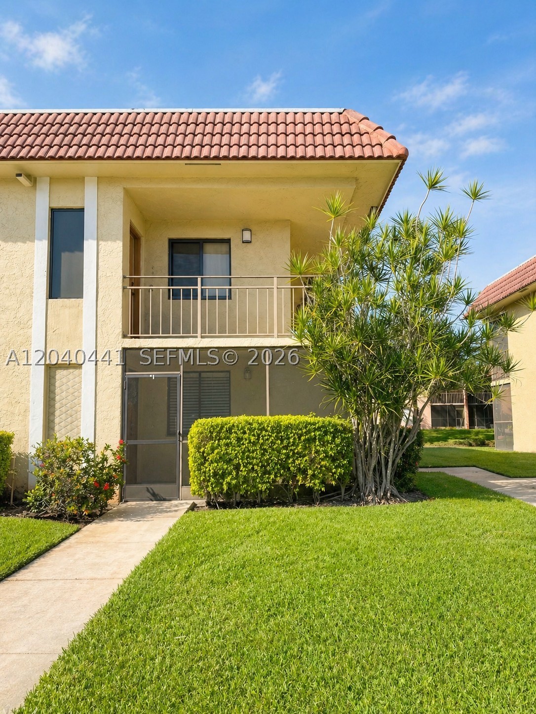 305 Lakeview Dr 204